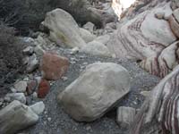 25-water_weathered_rocks_in_the_wash