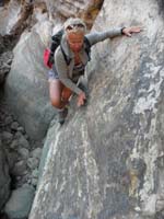 13-Jutta_traversing_a_not_so_easy_wall