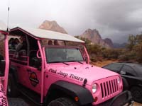 02-guests_ready_for_tour_in_open_Jeep-bundled_up_with_jackets_and_blankets_from_company