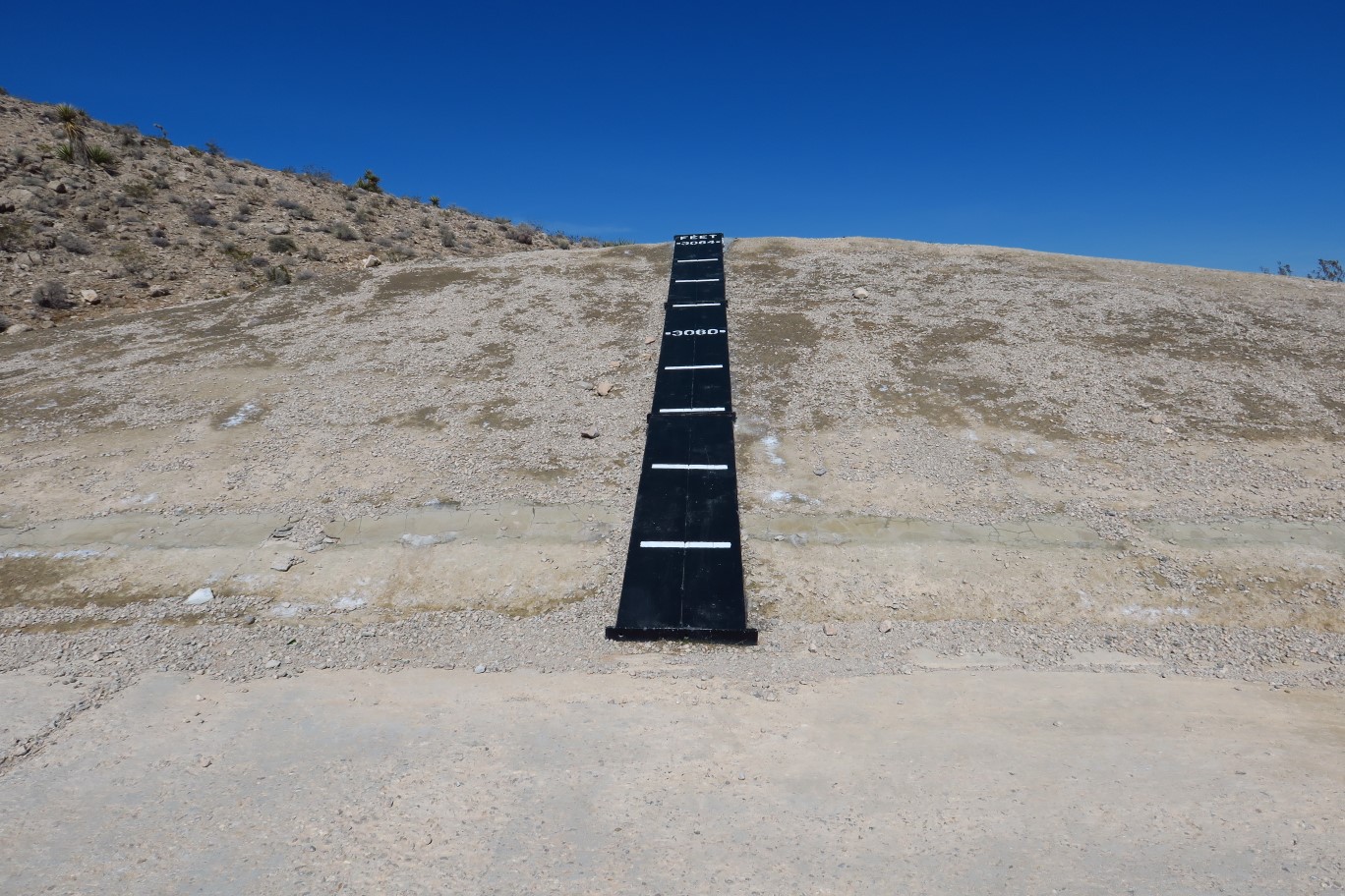 36-flood_detention_reservoir_depth_marker