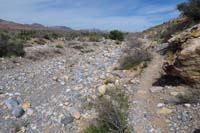 065-trail_crosses_wash_several_times,follows_along_side