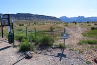 64-Moenkopi_TH,controlled_hiker_access_fence,Brokeback_Mt_Trail_to_R,going_L