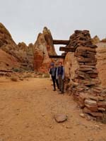 53-Kenny_and_Stella_at_The_Professionals_movie_set