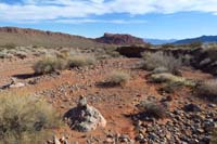 31-cairns_marking_abrupt_turn_to_right_to_continue_trail