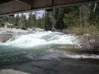 54-water_flowing_into_Nevada_Falls_from_under_bridge