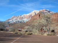 01-snowy_views_from_visitor_center_parking_area_to_foot_bridge_entrance