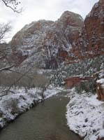 08-views_down_river_from_bridge_for_Angels_Landing_Trail