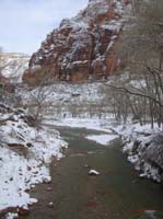 09-views_up_river_from_bridge_for_Angels_Landing_Trail