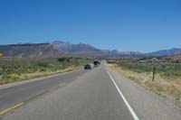 01-pretty_drive_into_Zion_NP