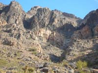 12-we_are_not_heading_up_that_noticeable_wash_because_impassable_tan_quartzite_band