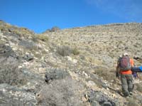 40-now_to_head_towards_the_peak_in_the_distance-best_to_go_to_the_left_of_the_small_cliff_wall_ahead