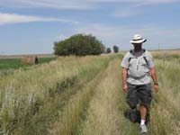 04-looking_back-87_degrees-not_bad_though-too_hot_for_rattlesnakes-supposed_to_be_many_on_route