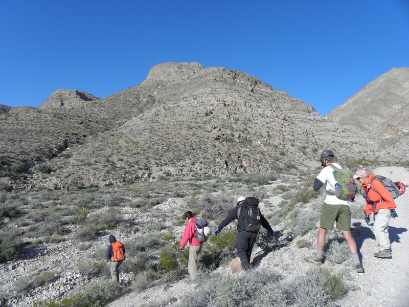 02-group_leaving_dirt_road-heading_up_wash_to_left