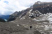 062-end_of_trail_looking_back_to_the_trail_on_the_moraine-glacial_feature